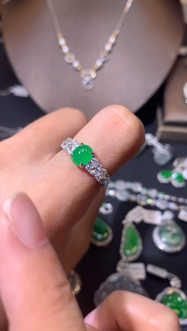【闪购商品】翡翠吊坠(不含链)18K金镶嵌戒指