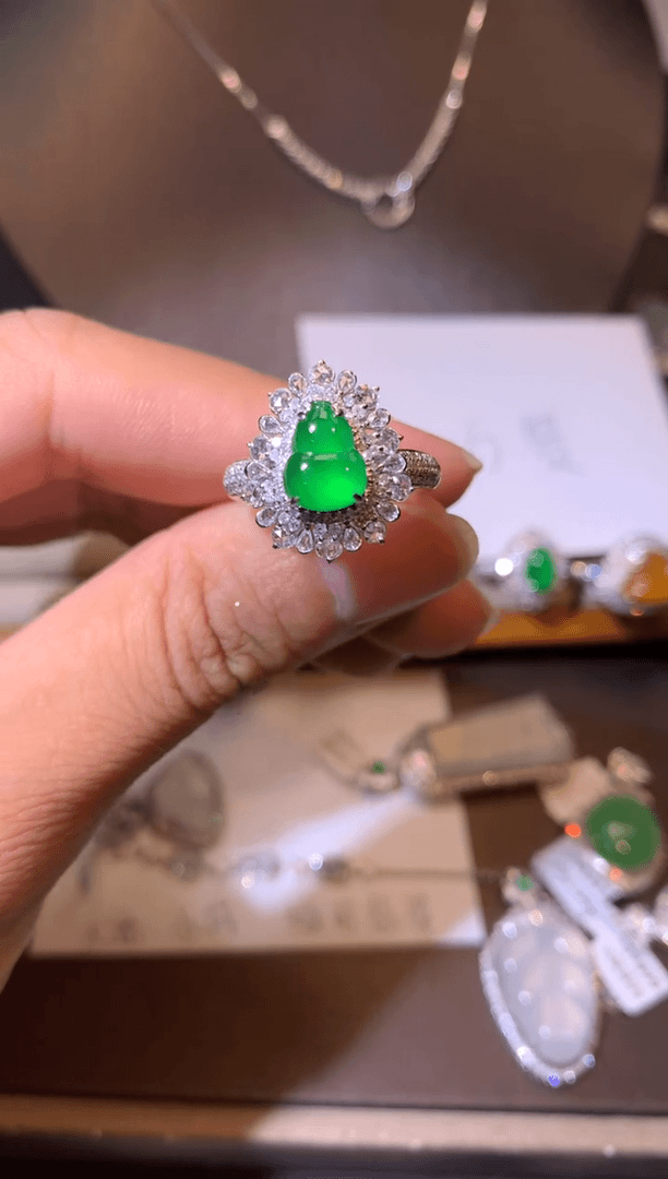 【闪购商品】翡翠吊坠(不含链)18K金镶嵌戒指