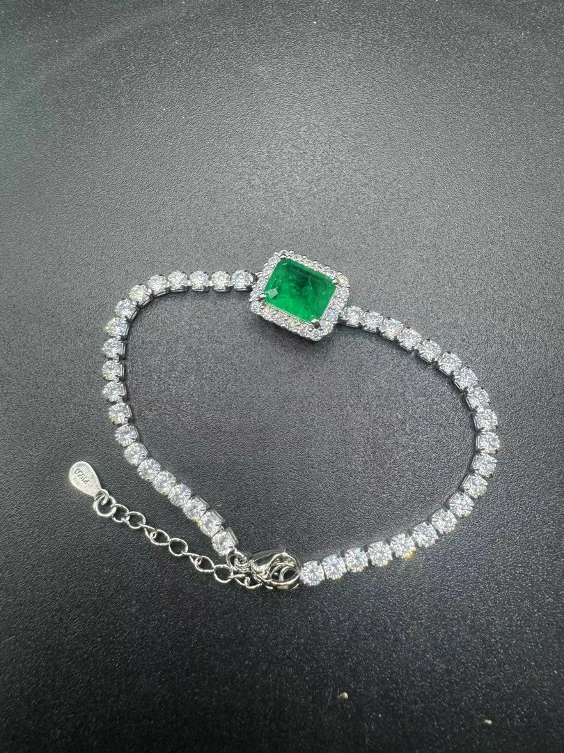 A222蒙蒙优选浪漫之旅时尚轻奢绿色镶嵌手链