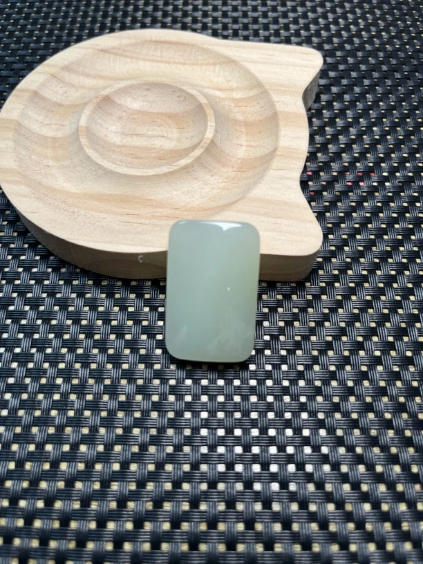 和田玉冰晴水小平安牌