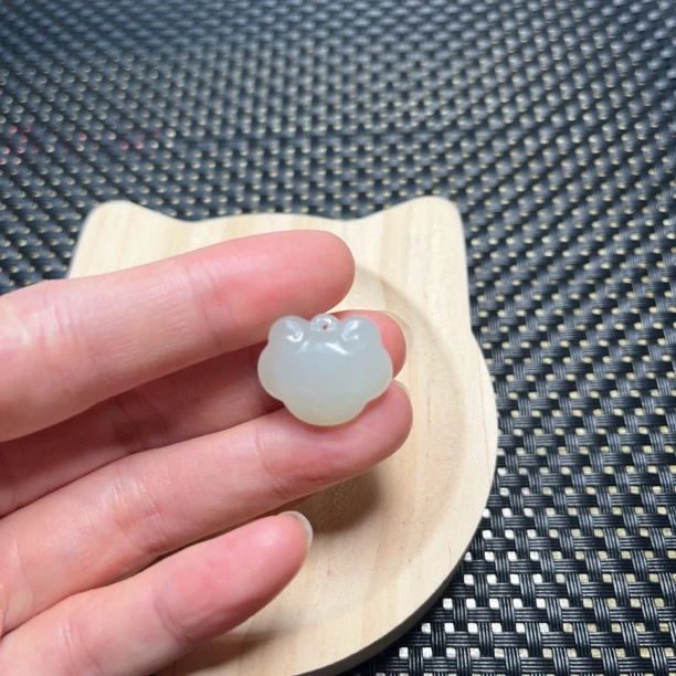 和田玉如意锁吊坠