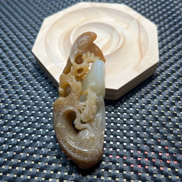 和田玉糖玉大展宏图把件