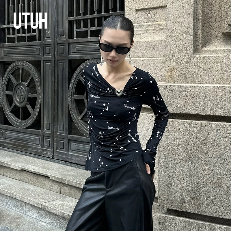 UTUH 黑白色上衣 配：胸针 TLWFA3N259