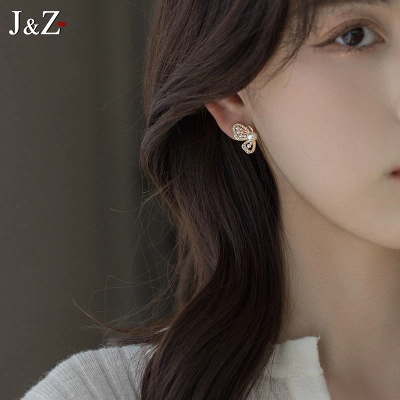 高级感超仙蝴蝶耳环女2023新款秋冬优雅耳钉小众百搭纯银耳饰
