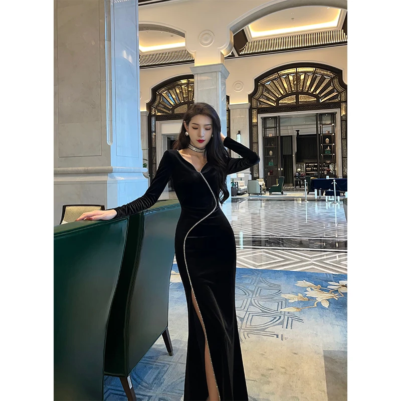 尤克菲儿原创设计高定丝绒礼服晚会链条气质长袖轻奢修身连衣裙