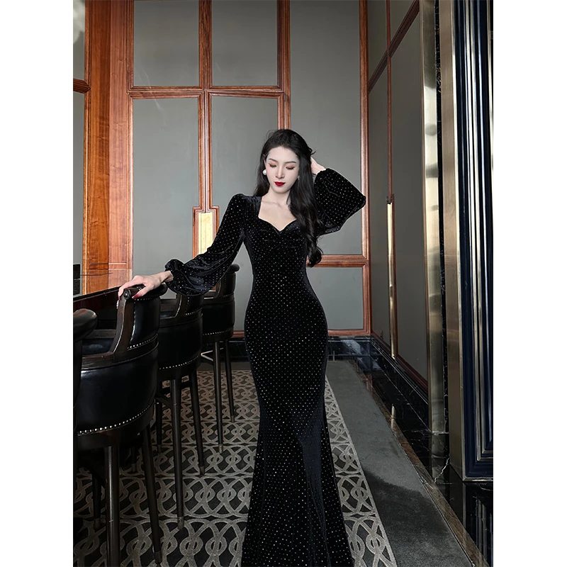 尤克菲儿原创设计法式名媛气质修身丝绒亮钻轻奢黑色方领连衣裙