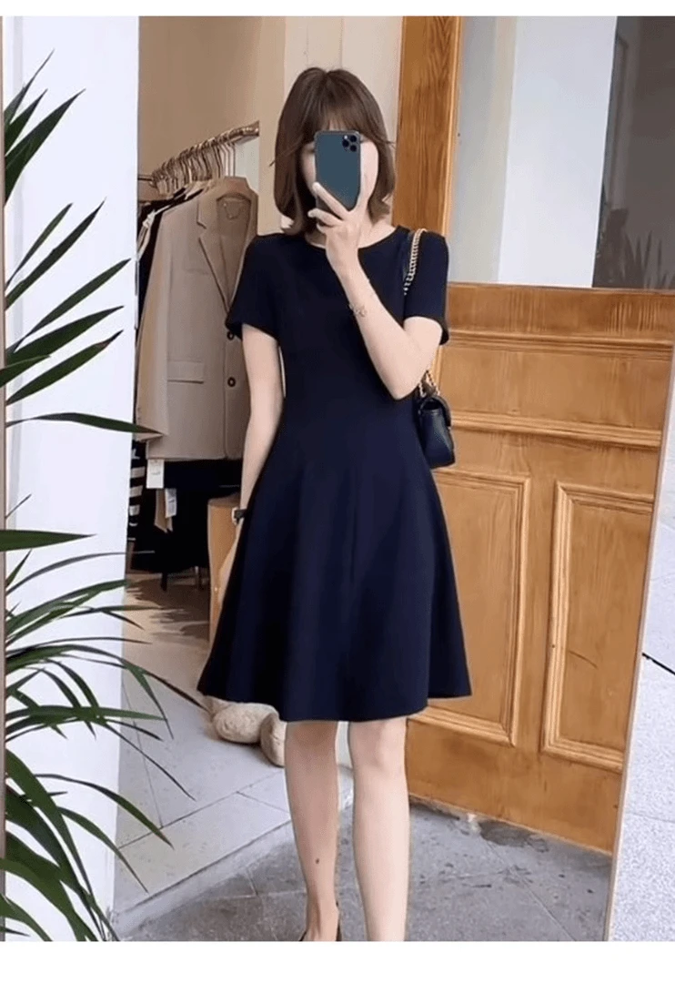 2024新款赫本风气质小黑裙茶歇法式显瘦连衣裙黑色高级感连衣裙女