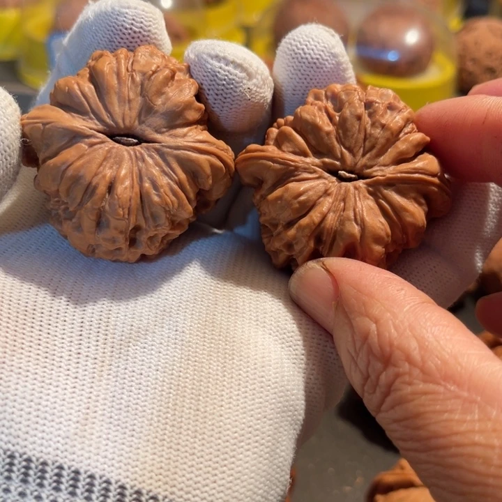 文玩核桃把件笑**生龙鼎46