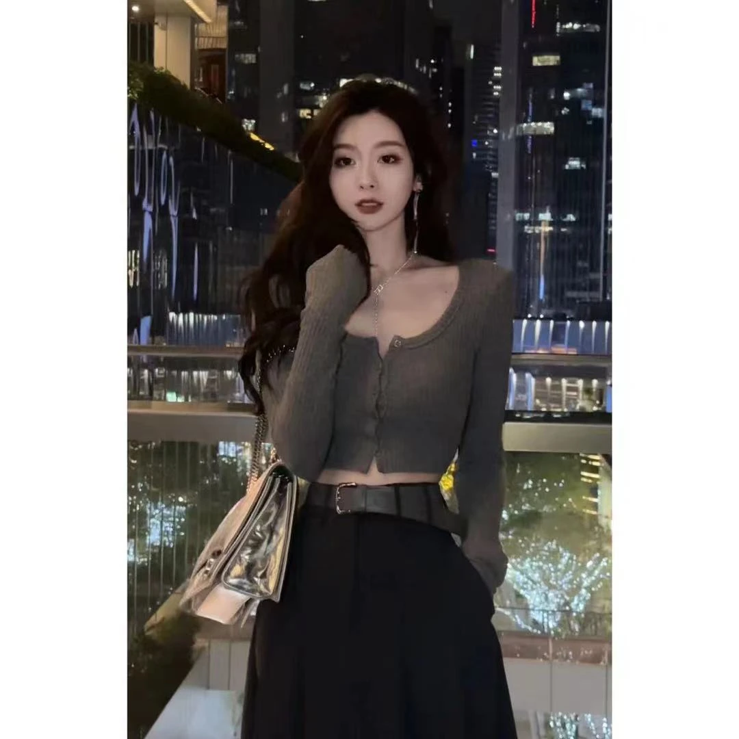 甜甜推荐-【锁骨闪现】设计感时尚纯欲修身显瘦方领简约长袖6129