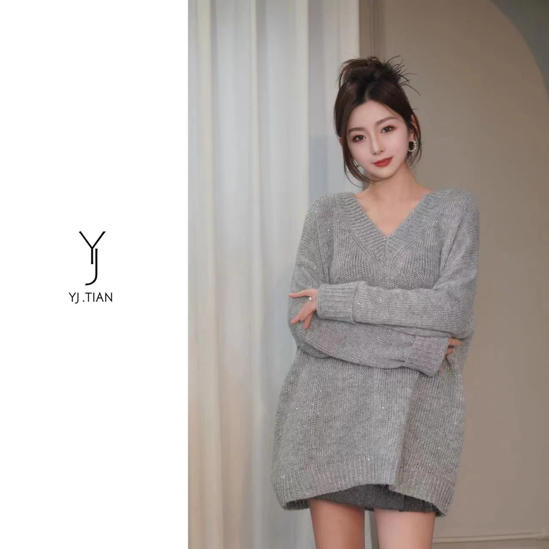 YJ.TIAN【闪亮登场】氛围感温柔软糯珠片宽边V领套头毛衣-3501