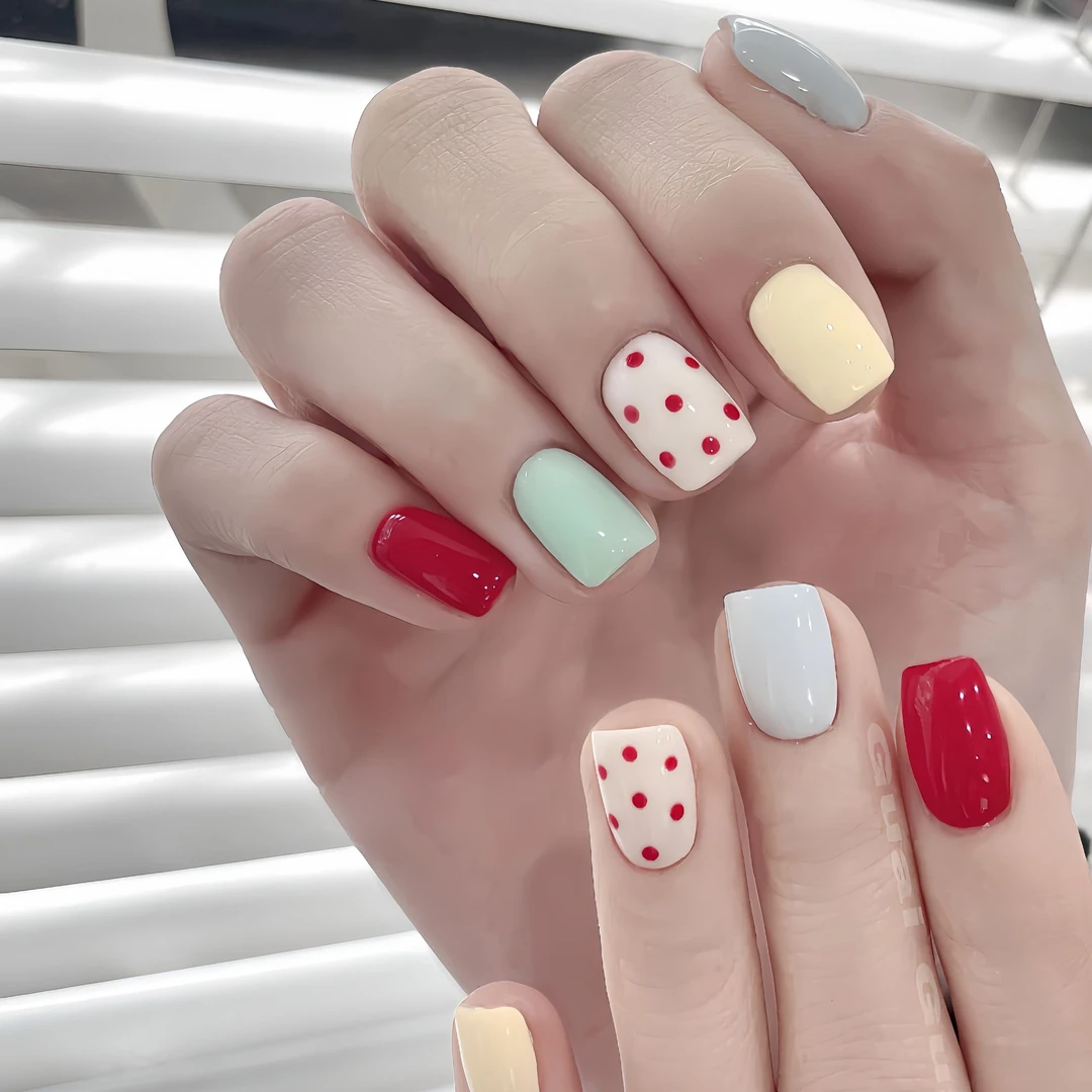手工穿戴甲夏日彩色多巴胺美甲贴片可爱元气波点指甲片显白高级感