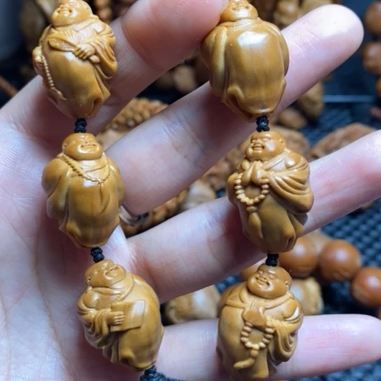 橄榄核核雕六合弥勒