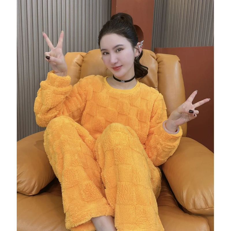 秋冬季新款珊瑚绒卡通简约加绒加厚家居服套装气质宽松睡衣可外穿