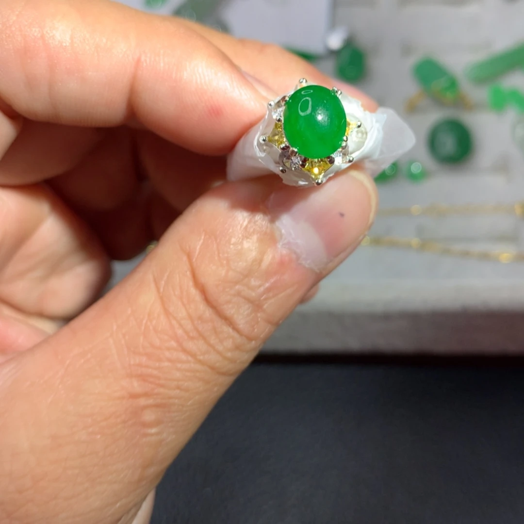 【闪购商品】定制翡翠未镶嵌?**俏