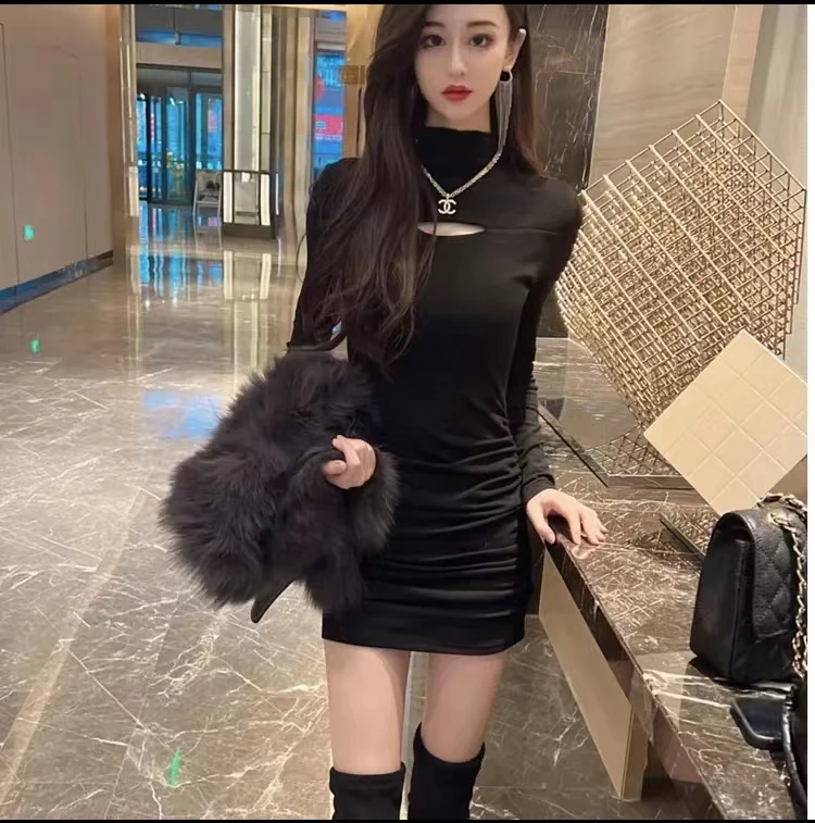 2025设计感纯欲辣妹内搭胸前小心机性感包臀褶皱款时尚连衣裙女