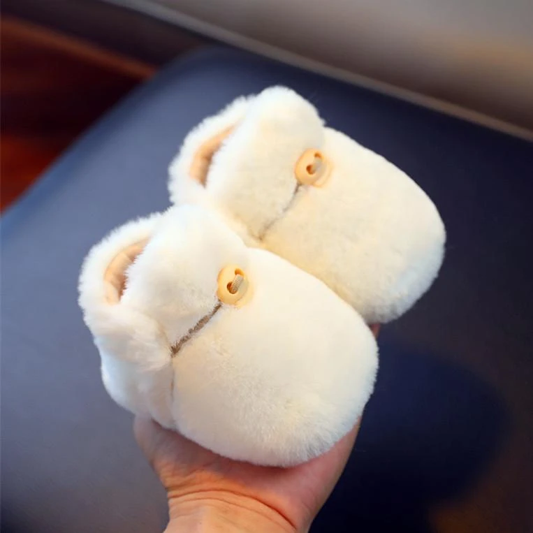 婴儿鞋袜秋冬季软底不掉0-1岁6到12个月男女宝宝加绒保暖软底鞋