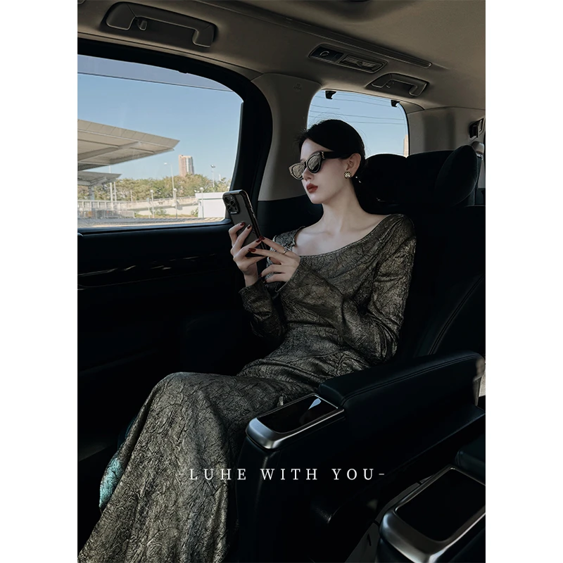 LUHE【暗夜鎏金】hehe私服-做旧裂纹复古烫金设计感买手店上衣+长裙