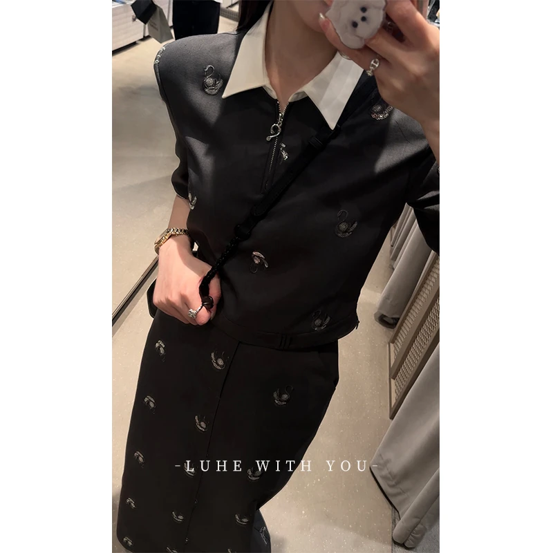 LUHE【佩里斯学院】奢感原创设计优雅黑天鹅亮片绣上衣+西装半裙