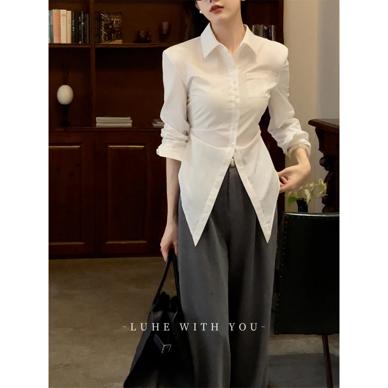 LUHE【曼彻斯特】几何剪裁燕尾下摆收腰显瘦抽褶垫肩白衬衫LH023128