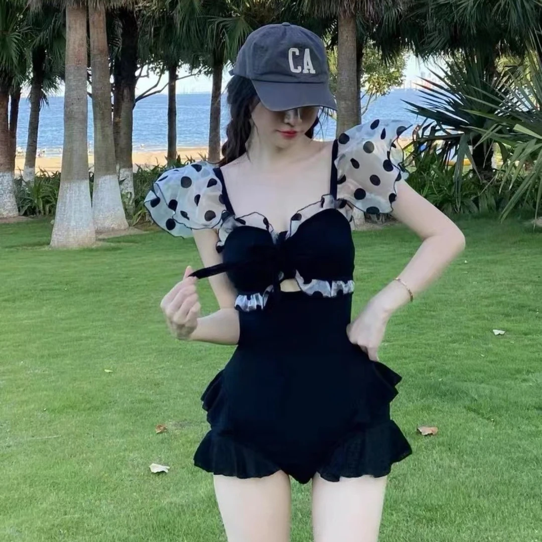 泳衣泡温泉女生波点小胸带胸垫无钢托遮肚显瘦夏季度假水上乐园韩