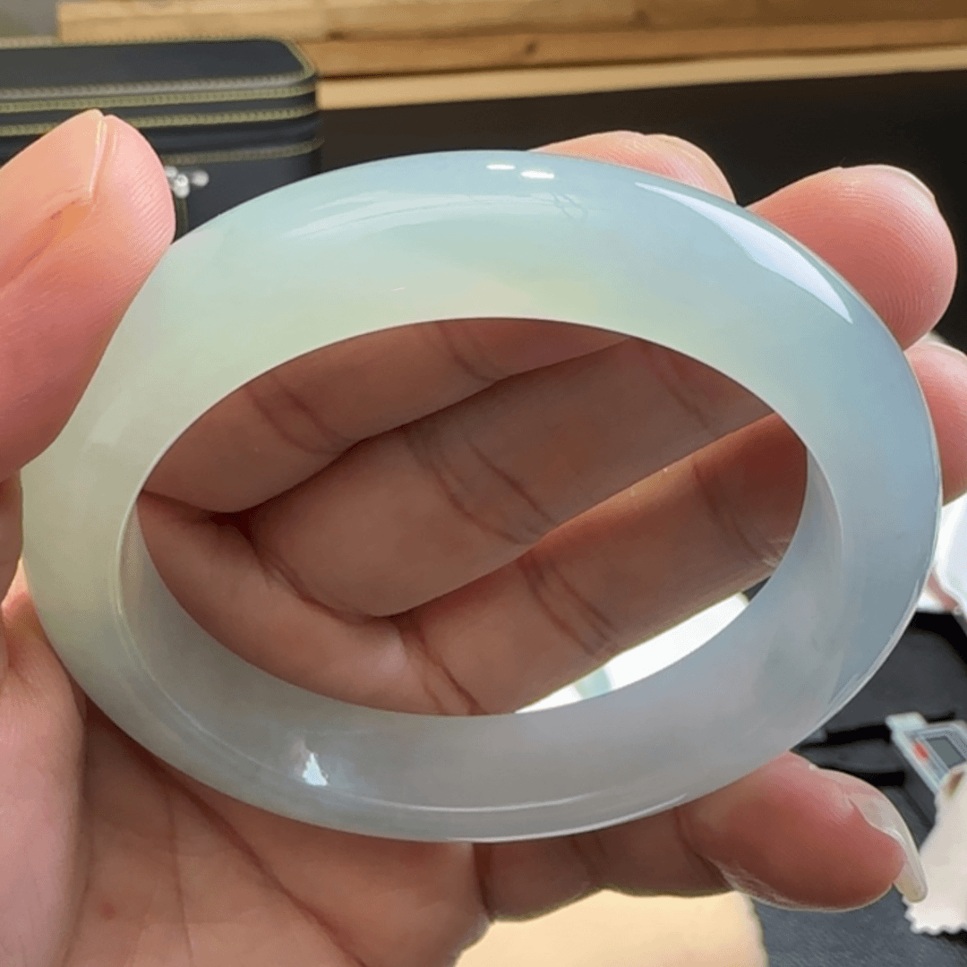 【闪购商品】翡翠手镯未镶嵌星*光