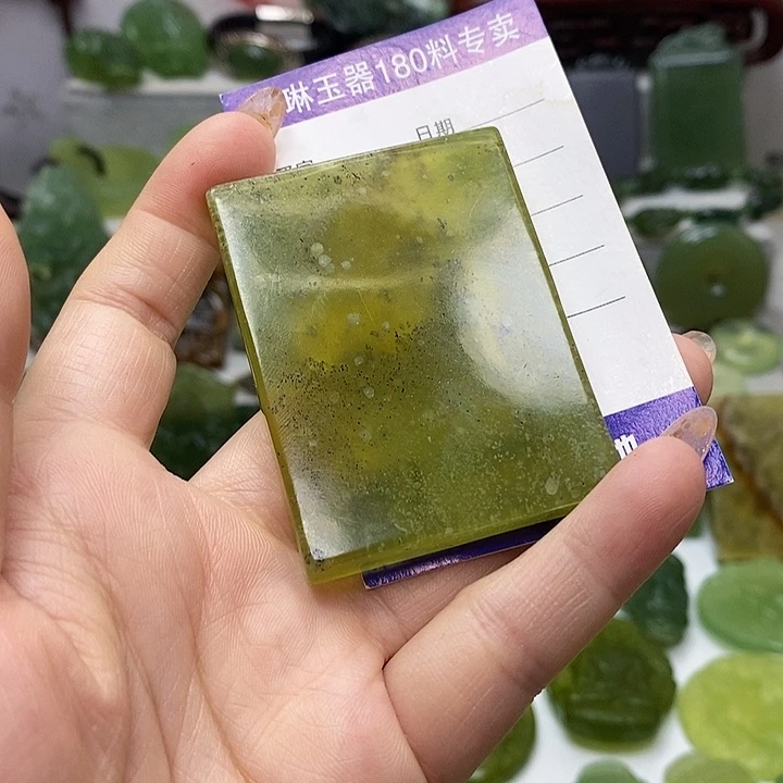 蛇纹石玉挂件未镶嵌