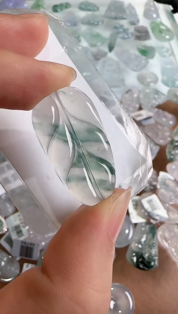 【闪购商品】翡翠吊坠(不含链)未镶嵌