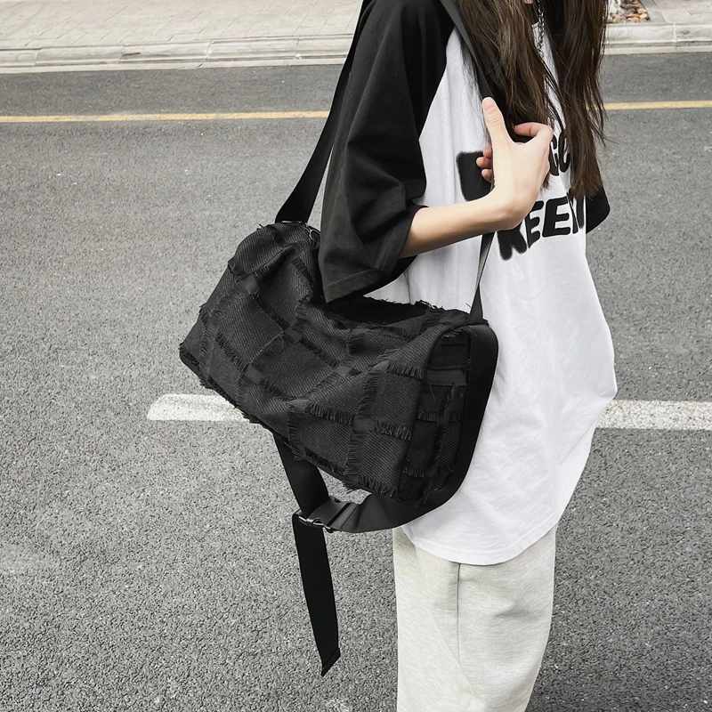 波士顿布包女2023春夏新款女士枕头包大容量牛津布单肩斜挎包8820