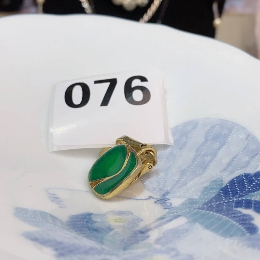 【闪购商品】非金属树脂制品金*