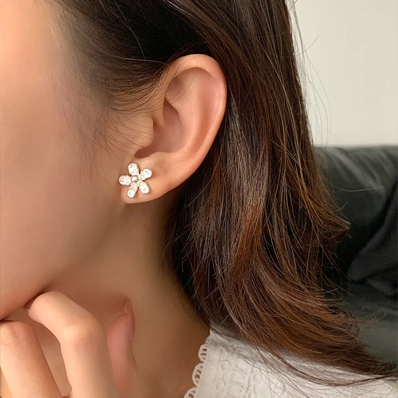 925银仿珍珠耳饰 新款气质山茶花耳钉轻奢ins风小众简约百搭耳环