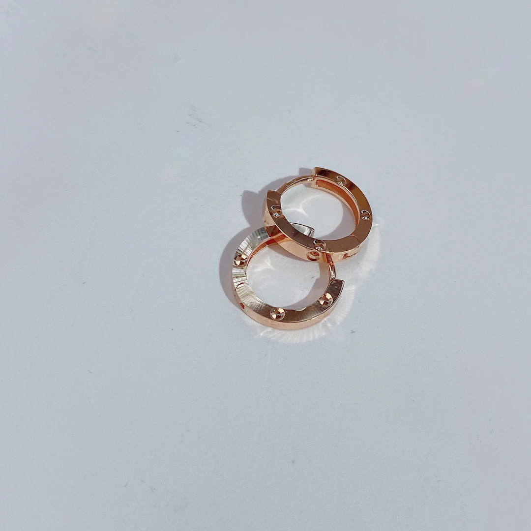 18K金耳饰 经典卡扣小号内径8mm