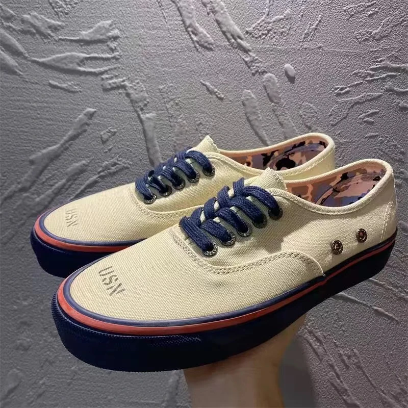 字母印花奶茶色低帮帆布鞋休闲板鞋时尚舒适百搭潮鞋迷彩系带
