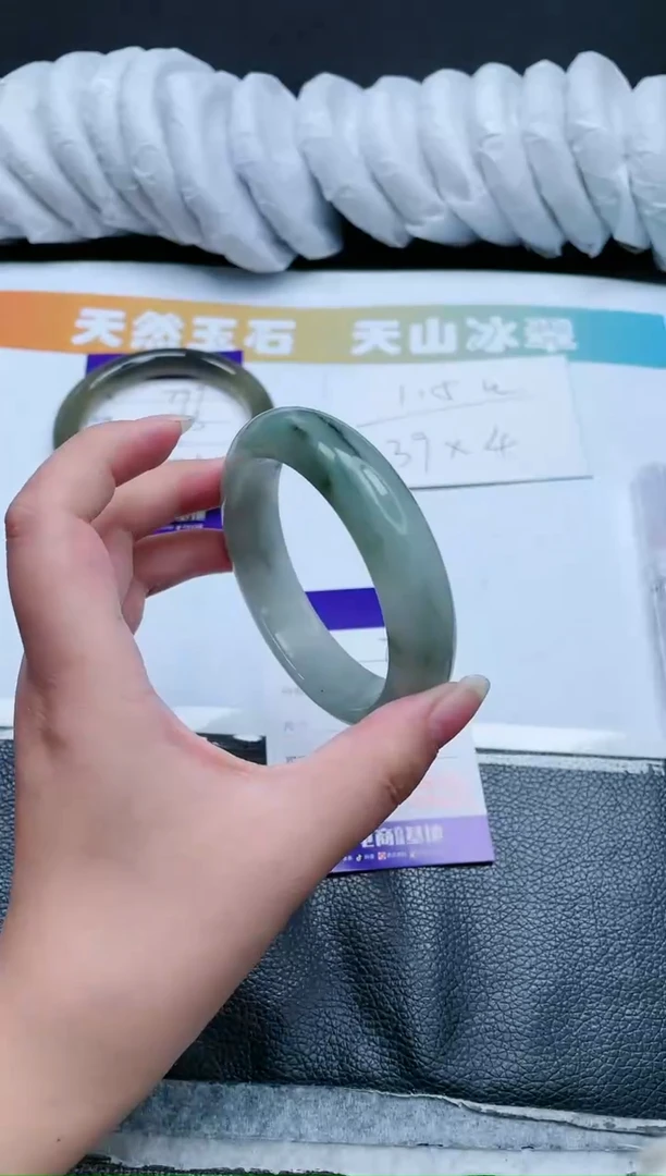【闪购商品】石英质玉手镯未镶嵌14T100-60