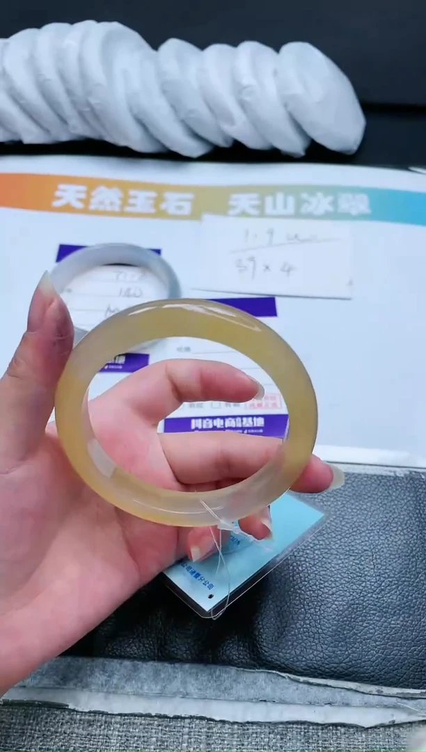 【闪购商品】石英质玉手镯未镶嵌14T119-61