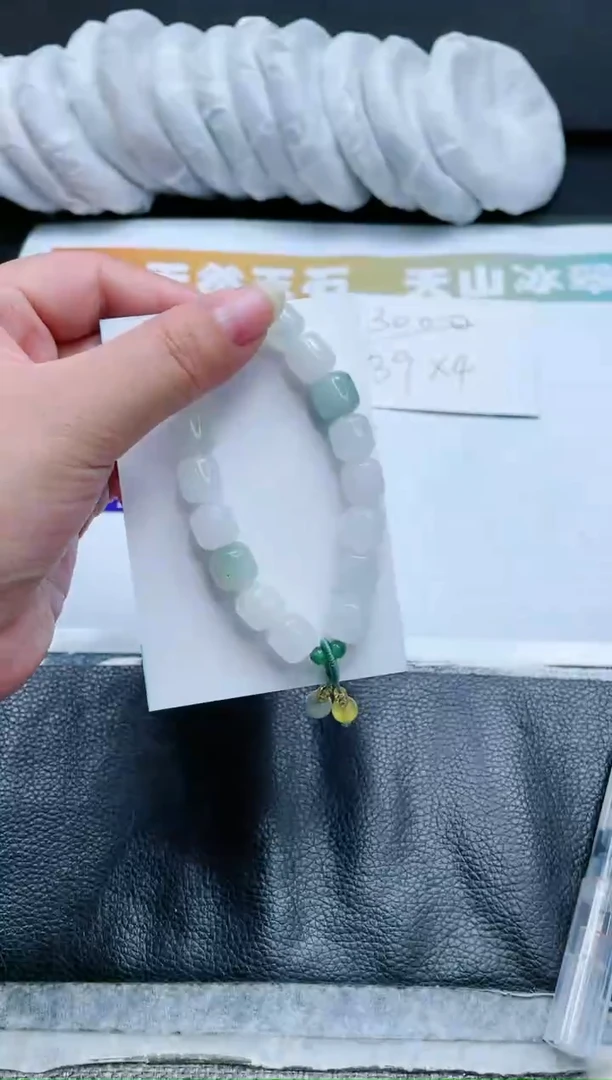【闪购商品】石英质玉手镯未镶嵌白色手串SL88颜色随机