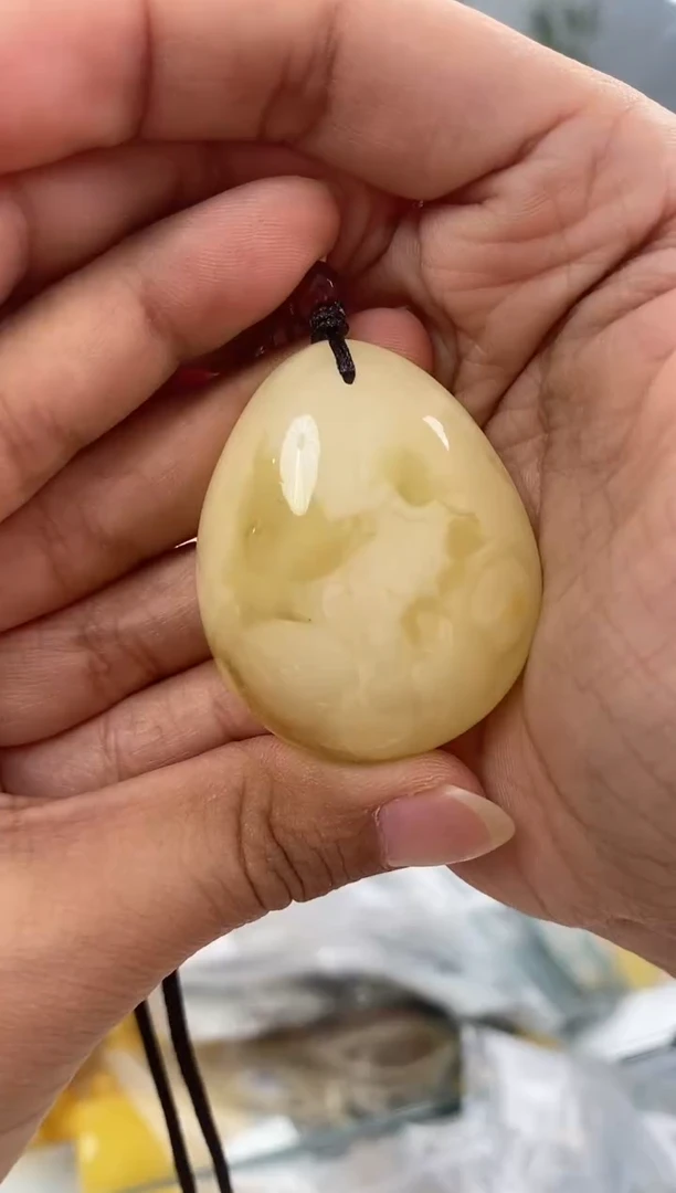 【闪购商品】琥珀裸石未镶嵌蜜蜡吊坠