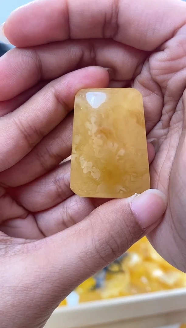 【闪购商品】琥珀裸石未镶嵌蜜蜡吊坠