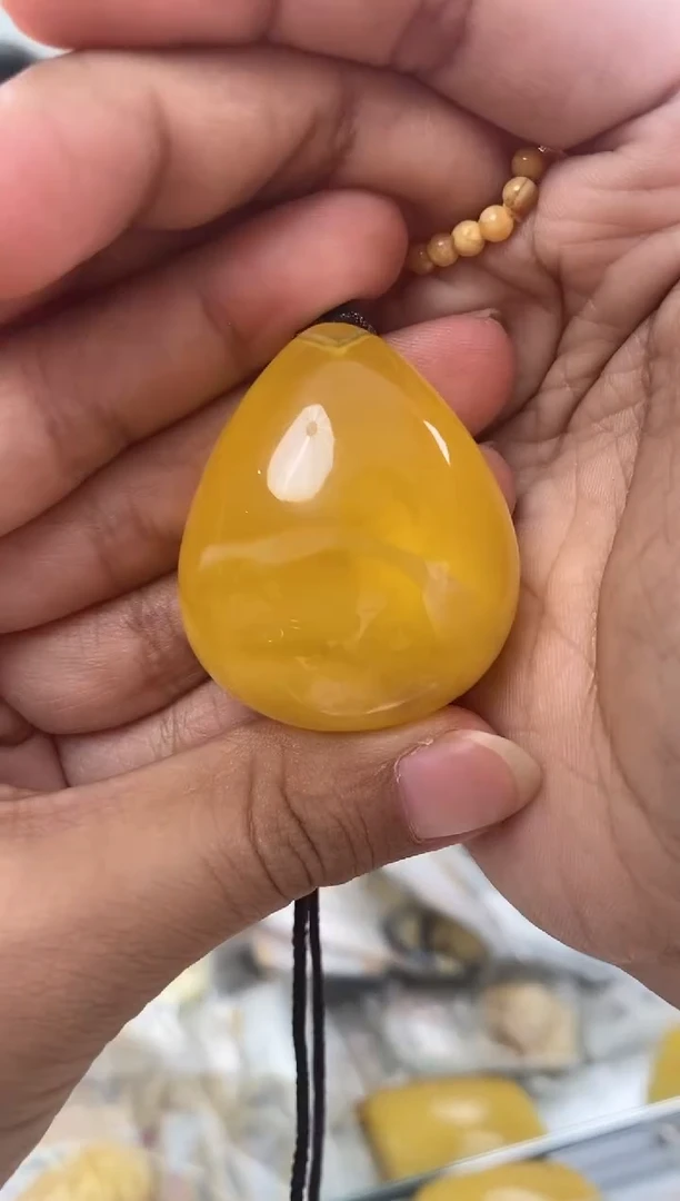 【闪购商品】琥珀裸石未镶嵌蜜蜡吊坠