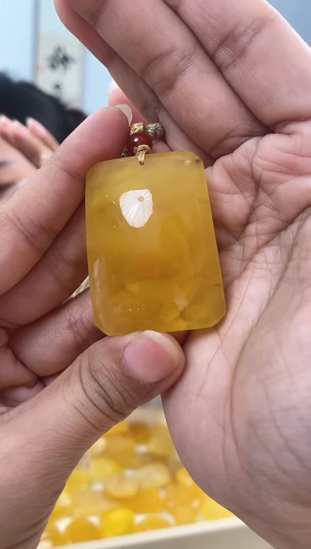 【闪购商品】琥珀裸石未镶嵌蜜蜡吊坠