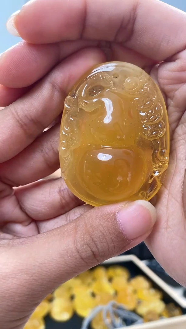 【闪购商品】琥珀裸石未镶嵌蜜蜡吊坠