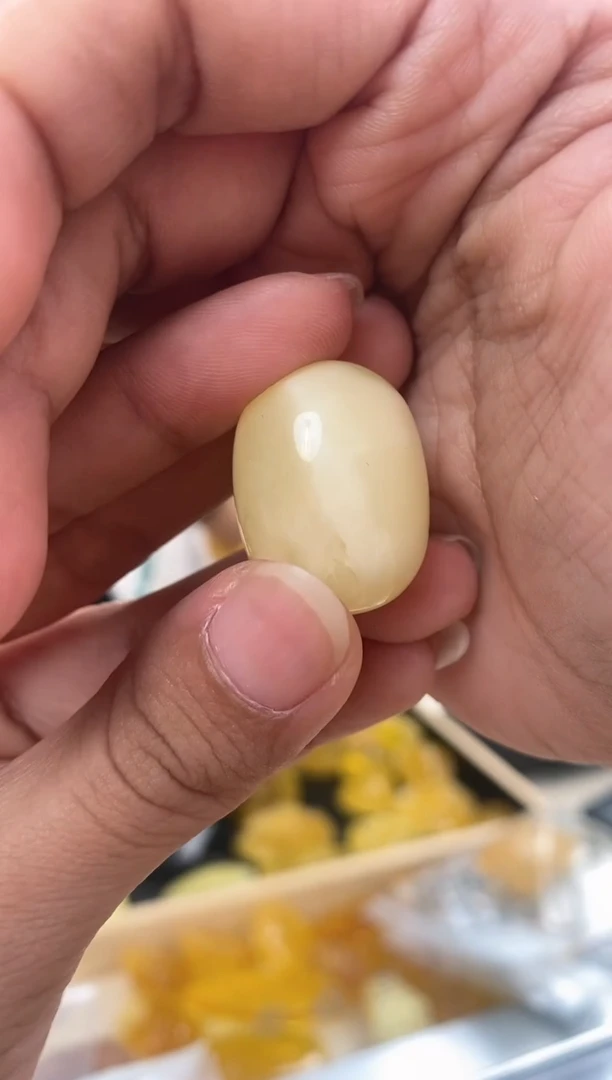 【闪购商品】琥珀裸石未镶嵌蜜蜡吊坠