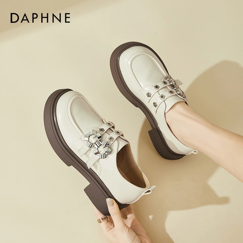 达芙妮厚底乐福鞋女2024秋季新款山茶花小皮鞋黑色单鞋学院风女鞋