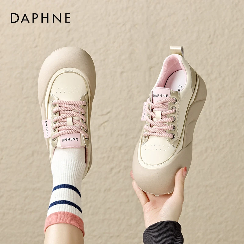 达芙妮厚底小白鞋女2025年秋季娃娃头百搭运动休闲板鞋丑萌面包鞋