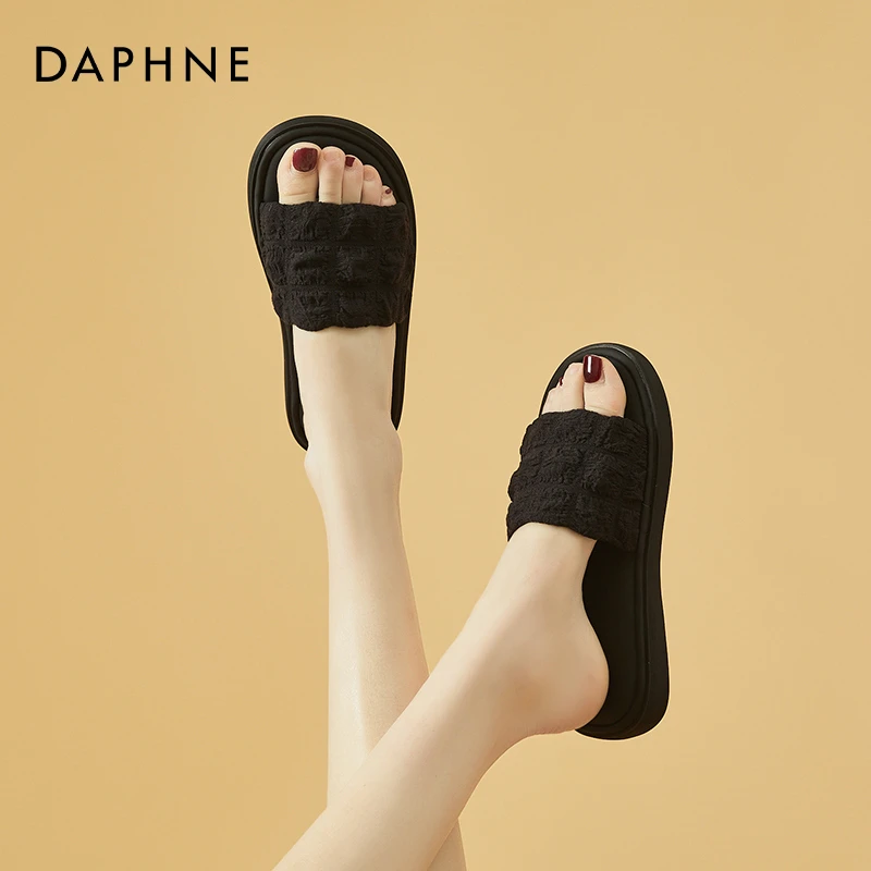 达芙妮褶邹一字拖鞋女夏天外穿2025年新款平底踩屎感厚底沙滩鞋女
