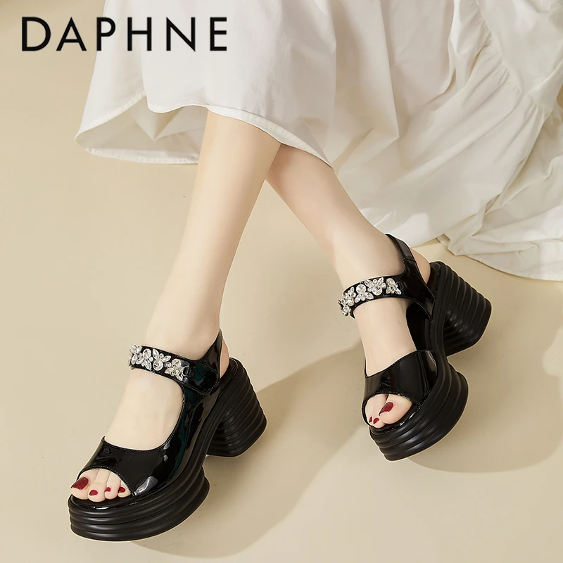 达芙妮厚底高跟凉鞋女夏季2024新款漆皮配裙子魔术贴玛丽珍沙滩鞋