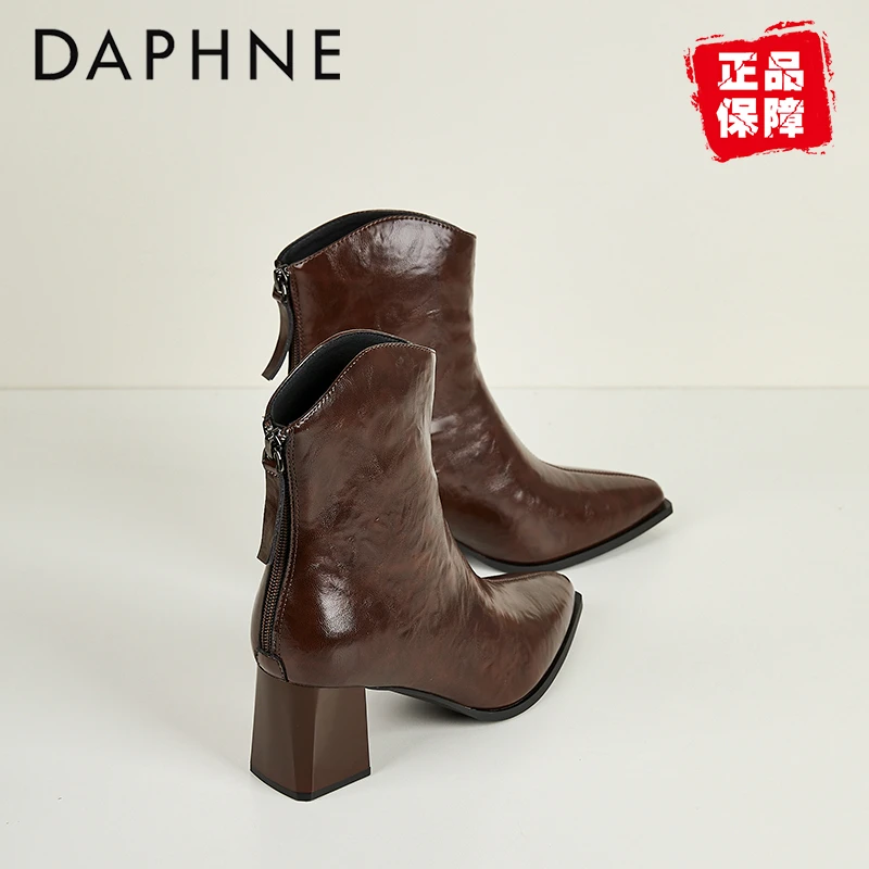 达芙妮尖头高跟瘦瘦靴女2025新款冬季加绒粗跟女靴美拉德棕色短靴