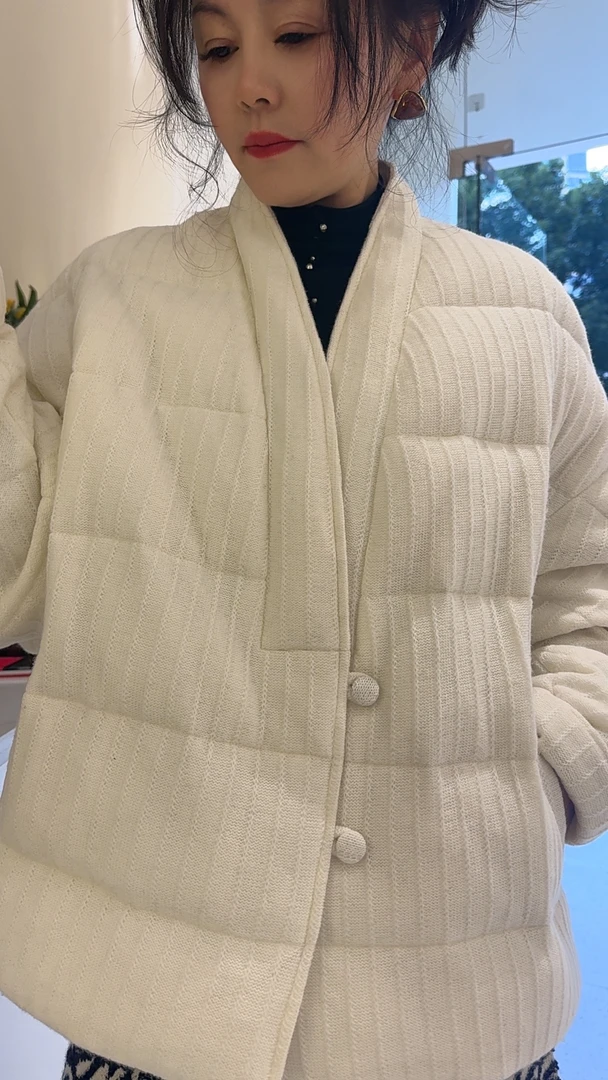 《上忆超舒服外套》YP时尚V领短款冬季羊毛针织外套