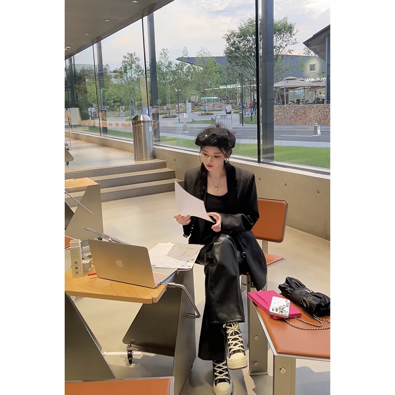 【福气设计】黑色显瘦休闲裤皮裤 B30737586