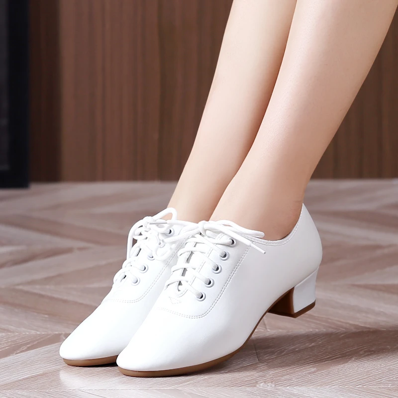 特丝丽她白色拉丁舞鞋女广场舞鞋中跟跳舞鞋透气现代交谊舞妈妈鞋