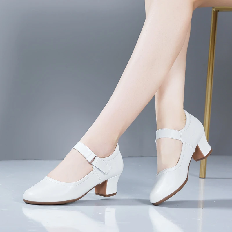 特丝丽她白色浅口新款广场舞鞋拉丁舞鞋女中跟舞蹈鞋透气跳舞鞋